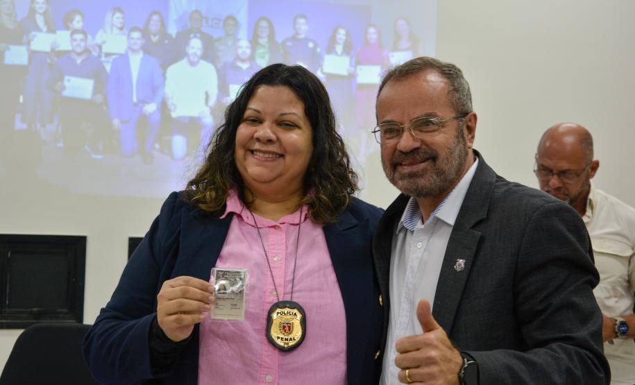 Polícia Penal do Paraná inicia entrega de novas identidades funcionais aos servidores