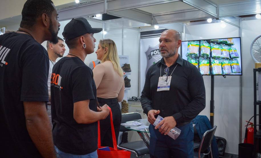 Polícia Penal expõe materiais produzidos através da mão de obra prisional paranaense em feira industrial