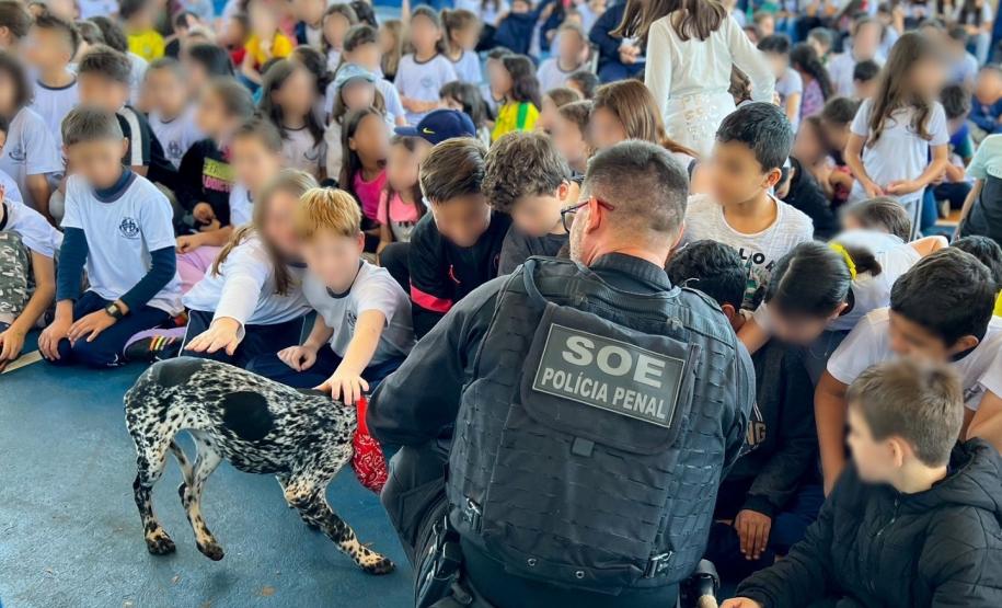 Polícia Penal realiza dog show em evento sobre sobre guarda responsável de animais em escola municipal