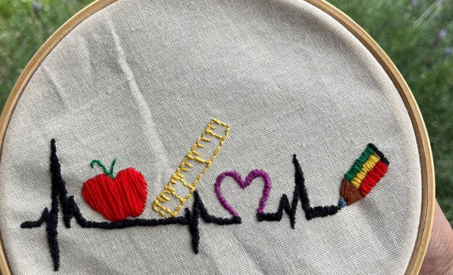 Produção artesanal de apenados é difundida na feira educacional de Londrina