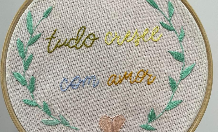 Produção artesanal de apenados é difundida na feira educacional de Londrina