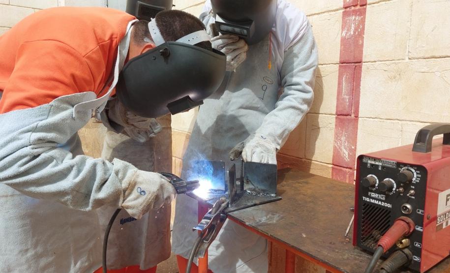 Curso de soldador qualifica 10 pessoas privadas de liberdade em penitenciária de Cascavel