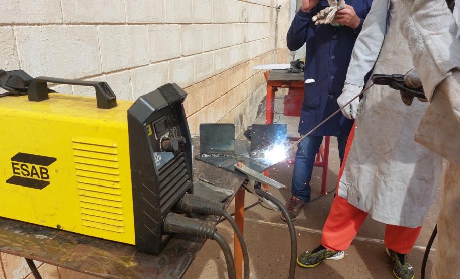 Curso de soldador qualifica 10 pessoas privadas de liberdade em penitenciária de Cascavel