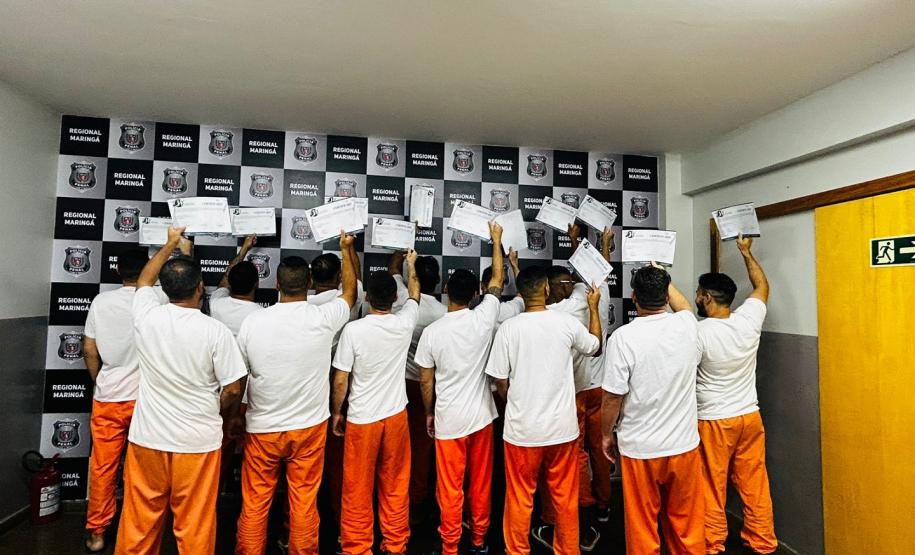 Custodiados de Maringá ganham certificado de Operador de Computadores