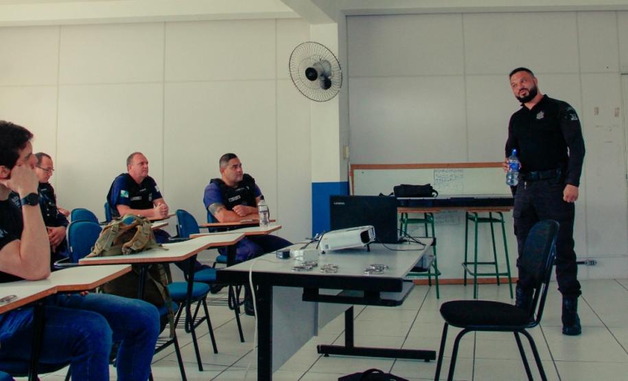 Polícia Penal instrui agentes da Polícia Civil e Guarda Municipal de Irati em imobilização e algemamento