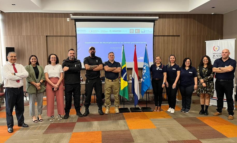 Polícia Penal do Paraná ministra treinamento para agentes penitenciários do Paraguai