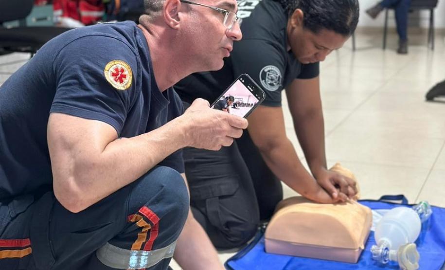 Policiais penais de Foz do Iguaçu recebem treinamento de primeiros socorros em situações de emergência