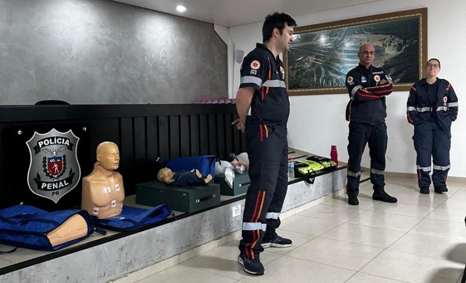 Policiais penais de Foz do Iguaçu recebem treinamento de primeiros socorros em situações de emergência