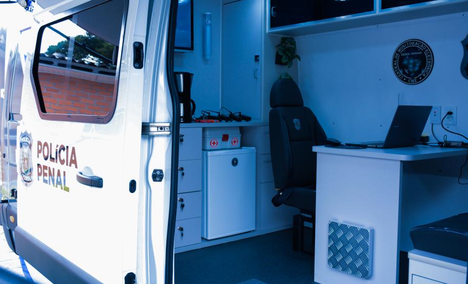 Sistema prisional do Paraná recebe primeira unidade móvel de monitoração eletrônica do país
