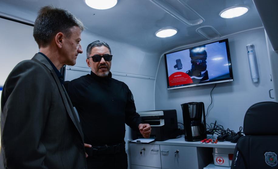 Sistema prisional do Paraná recebe primeira unidade móvel de monitoração eletrônica do país