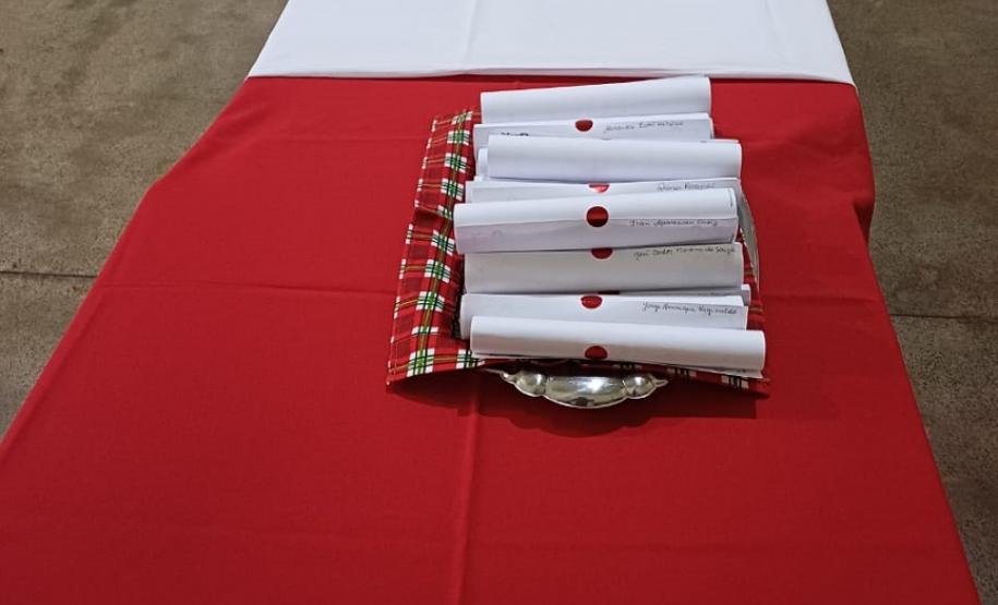 21 estudantes do sistema prisional concluem o ensino fundamental e médio em Foz do Iguaçu