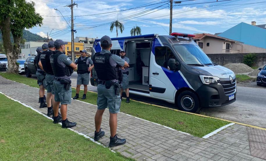 Forças de segurança cumprem 22 mandados de busca e apreensão no Litoral