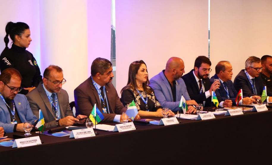 Paraná visita unidades prisionais e central de monitoramento eletrônico de Goiânia