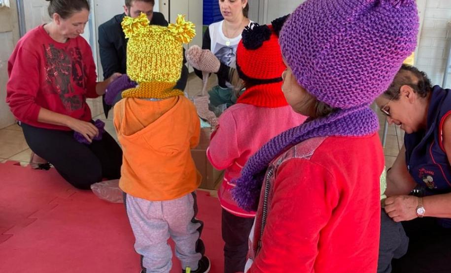 PPPR doa 590 peças de inverno a crianças de instituições sociais de Pitanga, Santa Maria do Oeste e Mato Rico