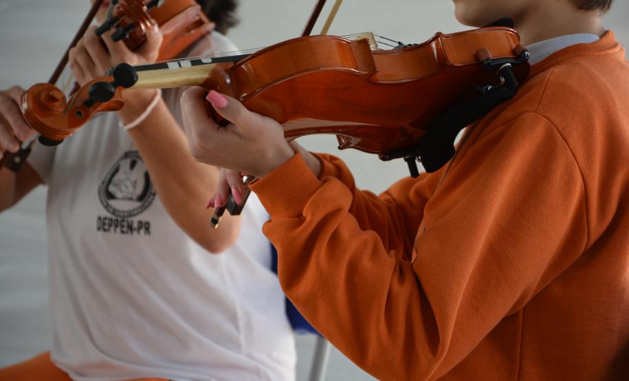 Desfile de Moda na Penitenciária Feminina do Paraná Destaca Talento e Reinserção Social das Custodiadas
