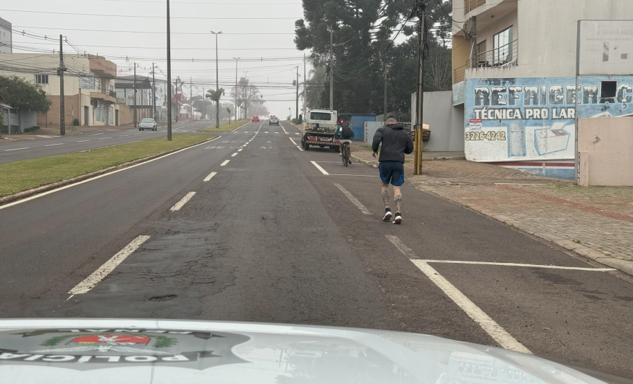 Corredor de rua percorre 18 km com o propósito de destacar o trabalho da Polícia Penal em Cascavel