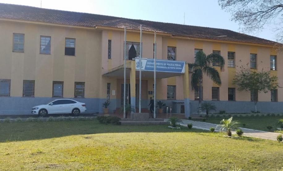 150 árvores frutíferas são plantadas em Unidade de Progressão de Ponta Grossa