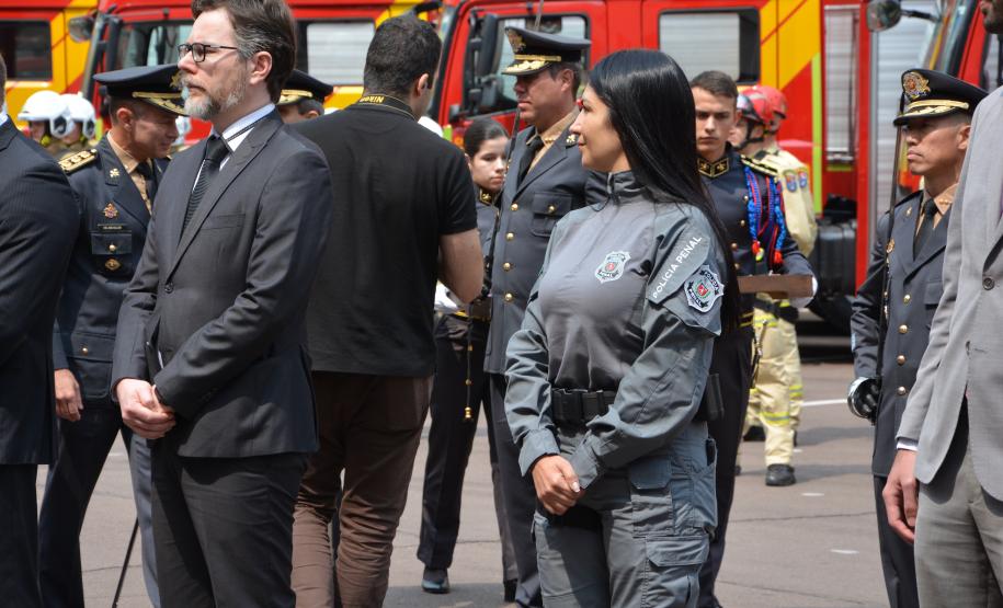 Diretora-geral da Polícia Penal é homenageada em solenidade de 112 anos do Corpo de Bombeiros Militar do Paraná