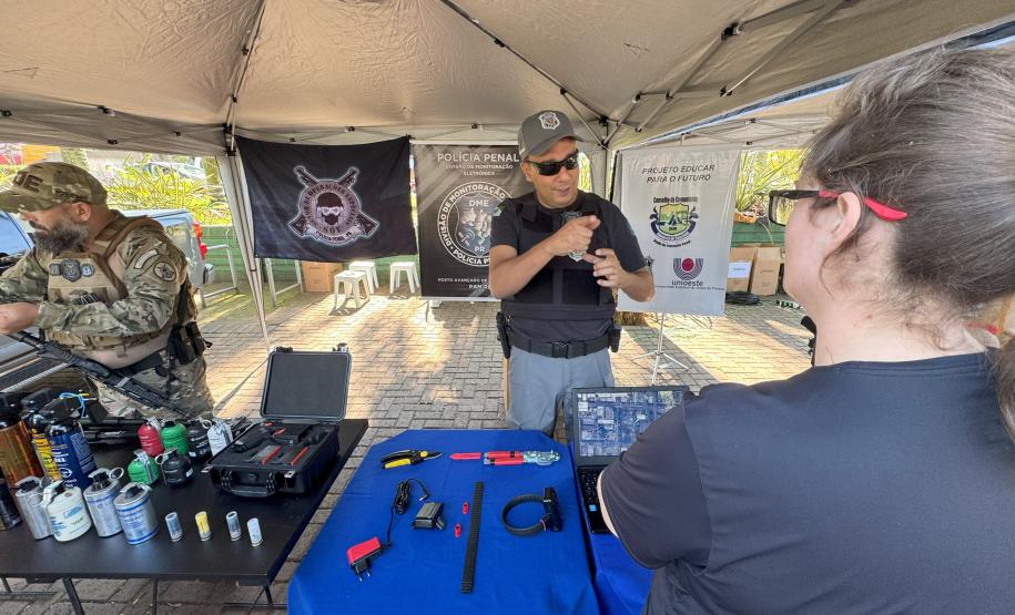 Polícia Penal do Paraná mostra dia a dia de trabalho em exposição na cidade de Cascavel