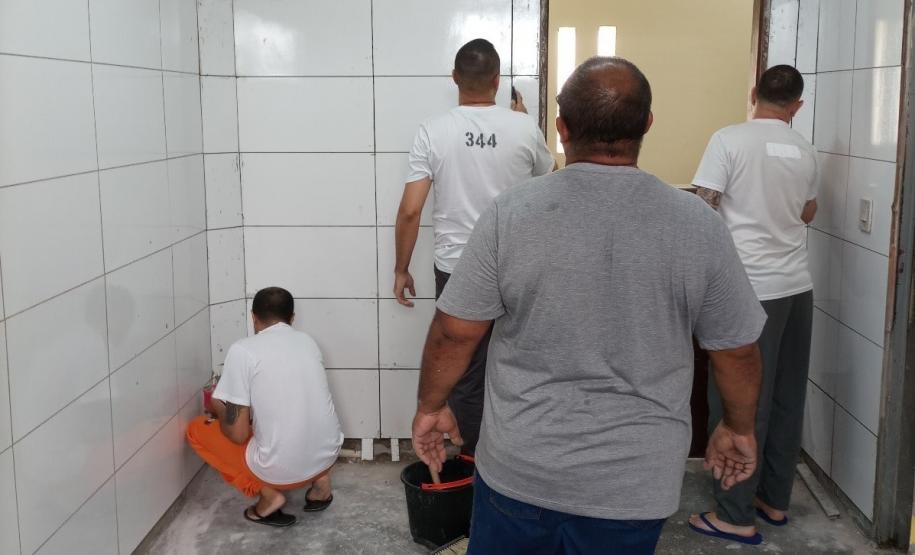 Parceria entre Polícia Penal e Senai certifica 25 apenados da Casa de Custódia de Maringá em cursos profissionalizantes