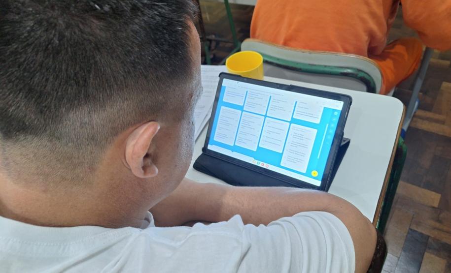 Polícia Penal inova na educação de apenados com o uso de tablets na Unidade de Progressão de Ponta Grossa