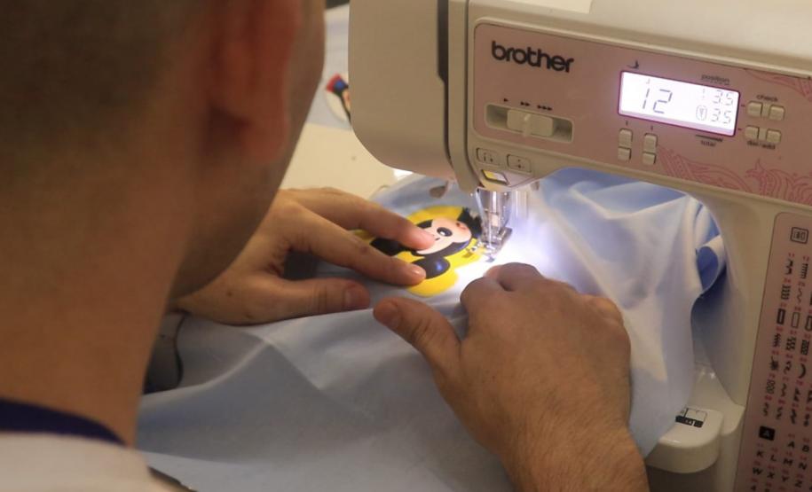 Polícia Penal distribui mais de mil brindes artesanais produzidos no sistema prisional durante o Verão Maior Paraná