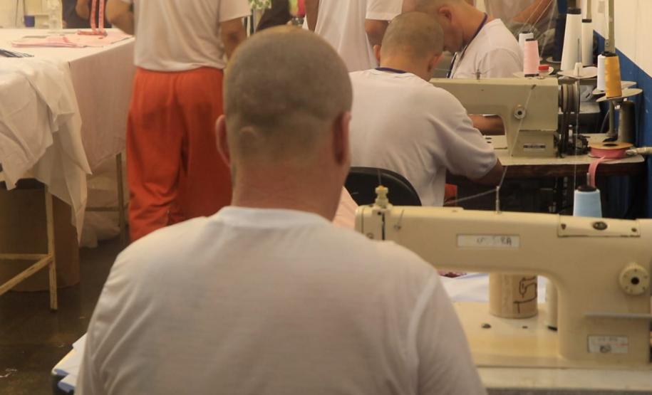 Polícia Penal distribui mais de mil brindes artesanais produzidos no sistema prisional durante o Verão Maior Paraná