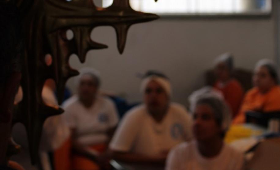 Penitenciária Feminina do Paraná recebe visita pastoral do arcebispo Dom Peruzzo para celebração de Corpus Christi