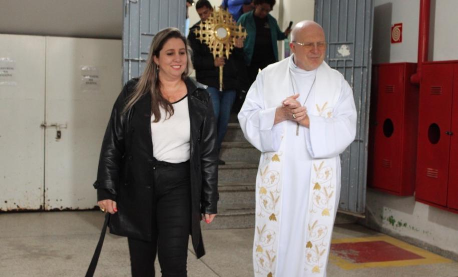 Penitenciária Feminina do Paraná recebe visita pastoral do arcebispo Dom Peruzzo para celebração de Corpus Christi