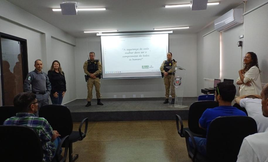 Polícia Penal do Paraná promove palestra da Semana Nacional de Justiça pela Paz em Casa na Colônia Penal Industrial de Maringá