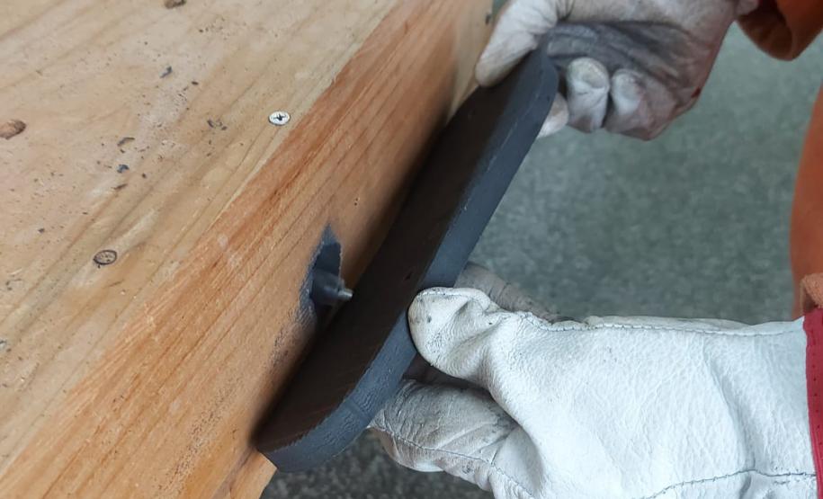 Pessoas privadas de liberdade produzem mais de mil chinelos por mês em fábrica na Penitenciária Estadual de Foz do Iguaçu IV