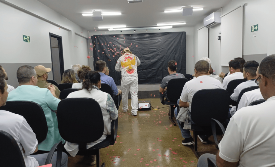 Polícia Penal do Paraná leva espetáculo encenado por pessoas privadas de liberdade com a peça “O Dito Pelo Não Dito”