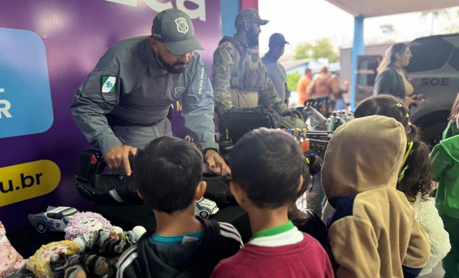 Polícia Penal do Paraná participa de exposição escolar em Cascavel e aproxima crianças da segurança pública