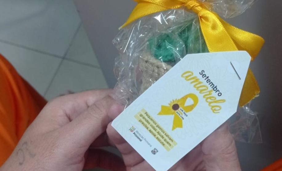 Custodiados da Cadeia Pública de Paranavaí confeccionam girassóis em oficina terapêutica alusiva ao Setembro Amarelo