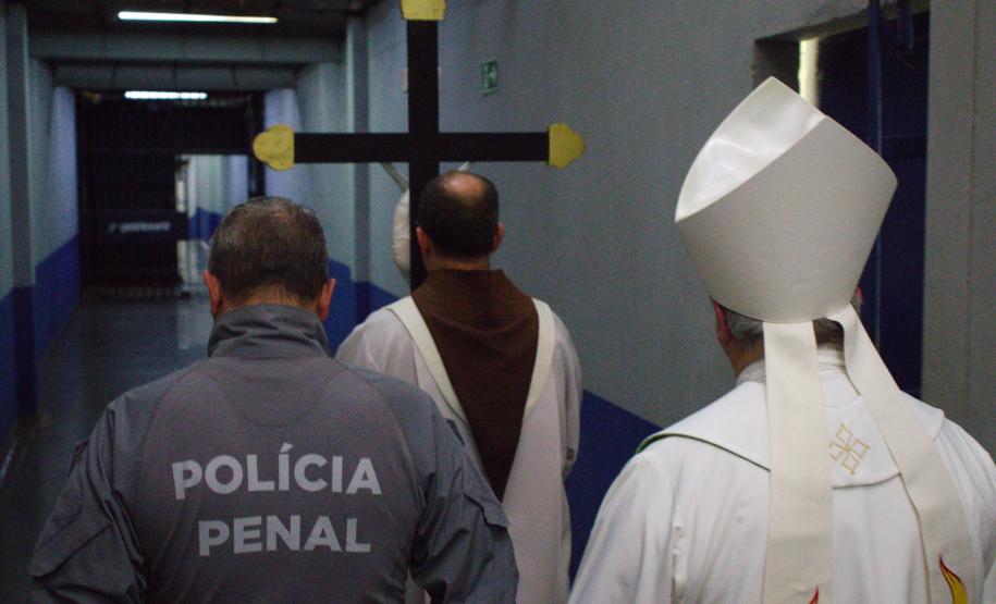 Caminhada marca celebração do “Jubileu dos Encarcerados” na Penitenciária Estadual de Cruzeiro do Oeste