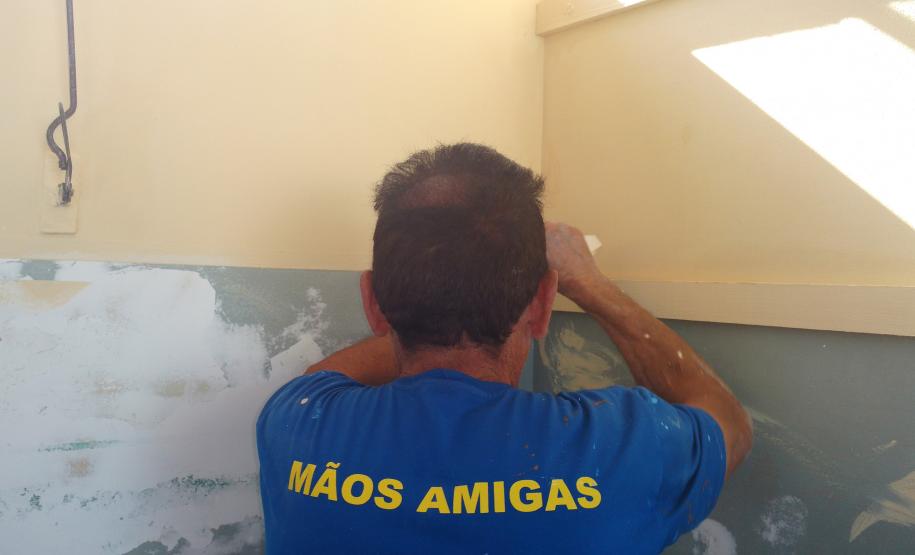 O Colégio Estadual Romário Martins, Piraquara, Região Metropolitana de Curitiba está revitalizado. O Programa Mãos Amigas finalizou na última semana a pintura dos muros, da fachada, das salas de aula e das paredes externas e internas da escola, além de reparos nos forros e novas instalações elétricas. Tudo para beneficiar mais de 1.500 estudantes dos ensinos fundamental e médio.Curitiba, 20/10/2017.Foto: Divulgação SEED