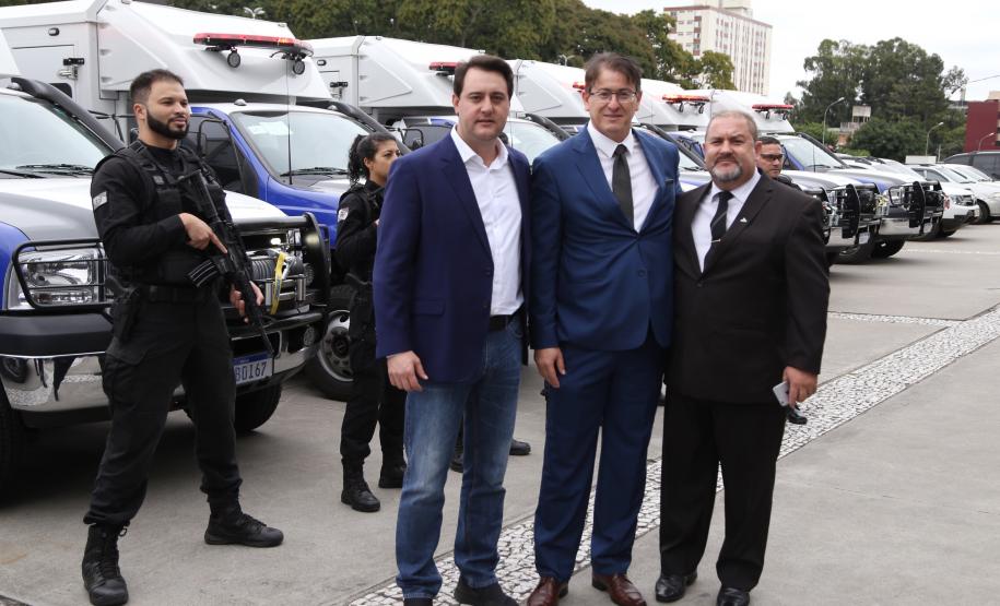 O governador Carlos Massa Ratinho Junior entregou nesta quarta-feira armas, rádios comunicadores e veículos de escolta ao Departamento Penitenciário do Paraná (Depen). O objetivo é equipar e modernizar o sistema prisional do Estado. Curitiba, 08/05/2019. Foto: José Fernando Ogura/ANPr