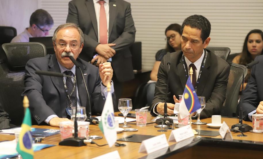 O governador Carlos Massa Ratinho Junior e o ministro da Justiça Sergio Moro, participaram da Encontro do Conselho Nacional de Secretários de Estado da Justiça, Cidadania, Direitos Humanos e Administração Penitenciária, que realiza-se no Palácio Iguaçu. Participaram: os secretários: de Segurança Pública, cel. Romulo Marinho Soares; entre outros.Curitiba, 04-10-19.Foto: Arnaldo Alves / AEN.
