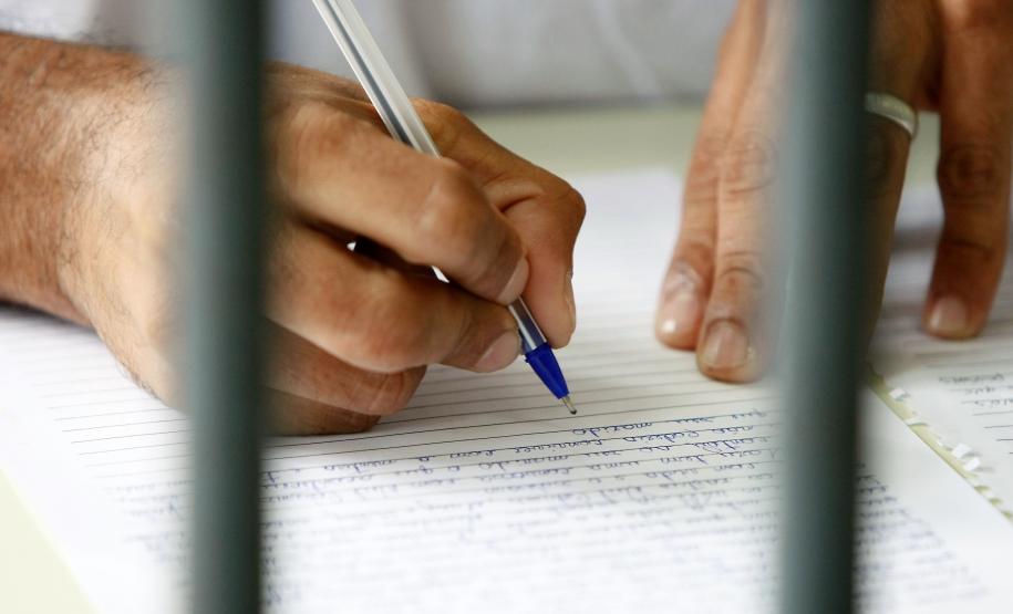 Mais de 1,7 mil presos do Paraná se inscreveram para fazer o Enem-PPL Mais de 1,7 mil presos do Paraná se inscreveram para fazer o Enem-PPL
