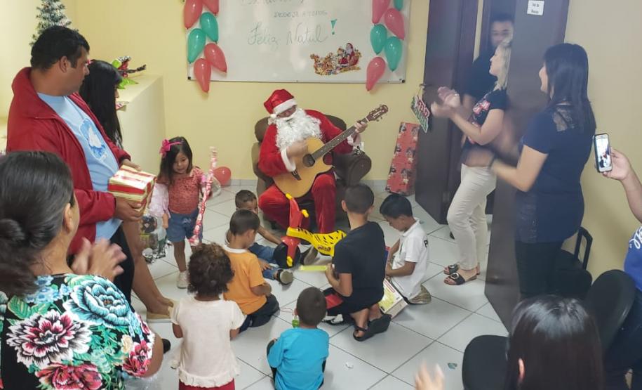 Projeto social de Ponta Grossa presenteia filhos de privados de liberdade