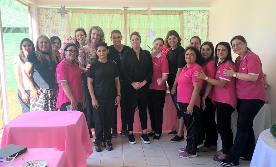 Cuidado e beleza são oferecidos para homenagear as servidoras da Penitenciária Feminina do Paraná