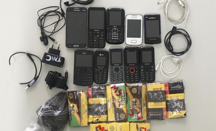 Agentes da PEC apreende 10 celulares e 10 pacotes de fumo durante a madrugada