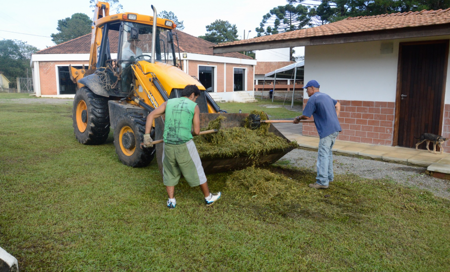 Presos do regime semiaberto em Piraquara trabalham para melhorar a cidade