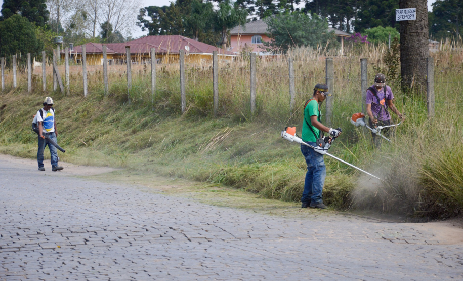 Presos do regime semiaberto em Piraquara trabalham para melhorar a cidade