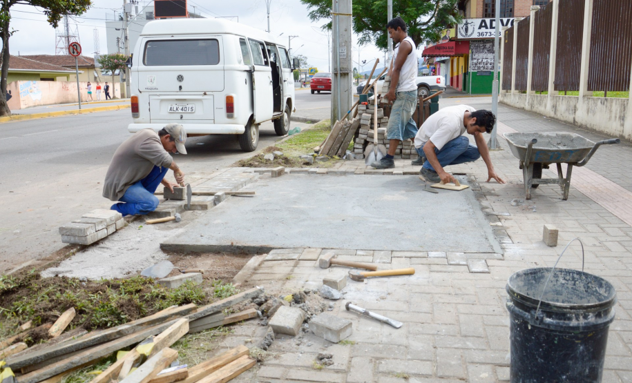 Presos do regime semiaberto em Piraquara trabalham para melhorar a cidade