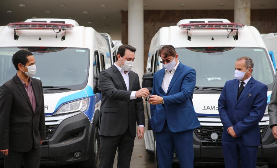 Viatuas Depen O Governador Carlos Massa Ratinho Junior entrega nesta quarta-feira (29/07), viaturas para o Departamento Penitenciário do Paraná (Depen) no Palácio Iguaçu. Curitiba, 29/07/2020 - Foto: Geraldo Bubniak/AEN