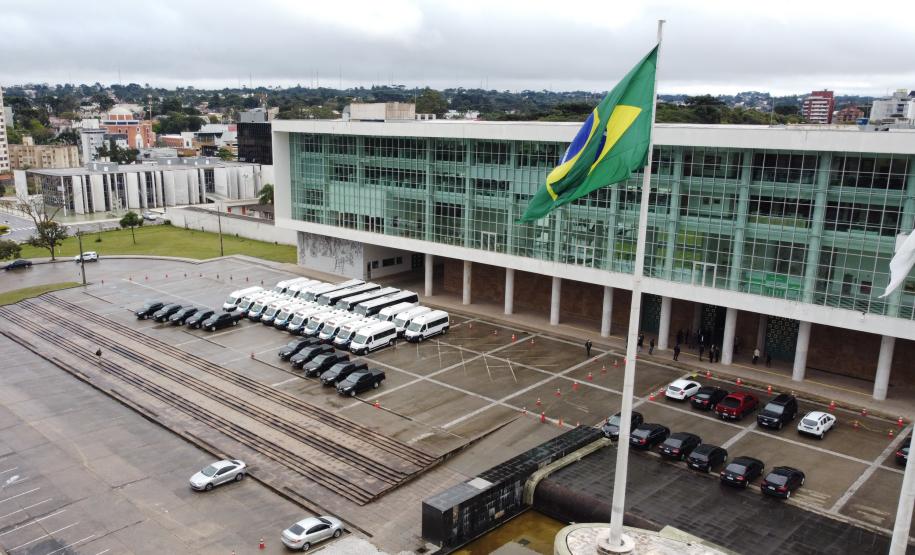Viatuas Depen O Governador Carlos Massa Ratinho Junior entrega nesta quarta-feira (29/07), viaturas para o Departamento Penitenciário do Paraná (Depen) no Palácio Iguaçu. Curitiba, 29/07/2020 - Foto: Geraldo Bubniak/AEN