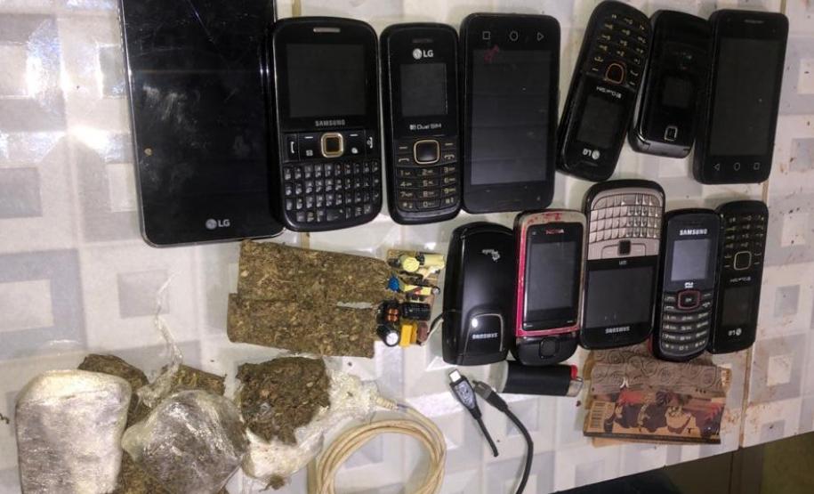 Agentes penitenciários impedem entrada de 13 celulares na Penitenciária Estadual de Cascavel
