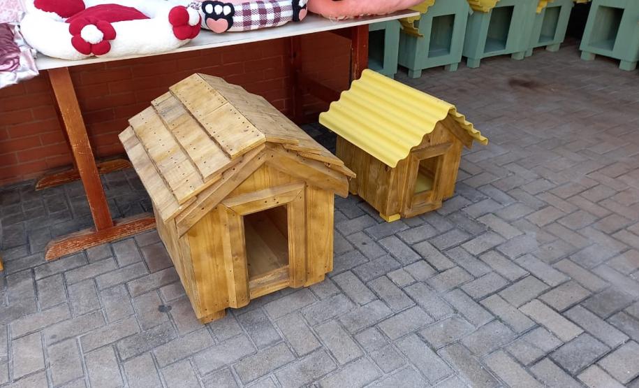 Projeto Pipoca: Detentos produzem materiais para animais de rua, na Cadeia Pública de Toledo (PR) Projeto Pipoca: Detentos produzem materiais para animais de rua, na Cadeia Pública de Toledo (PR)