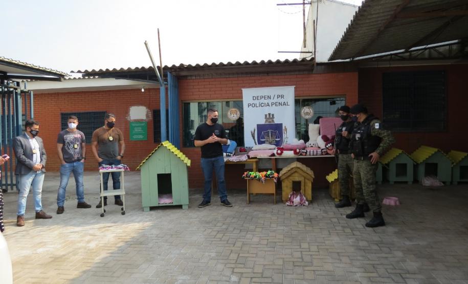 Projeto Pipoca: Detentos produzem materiais para animais de rua, na Cadeia Pública de Toledo (PR) Projeto Pipoca: Detentos produzem materiais para animais de rua, na Cadeia Pública de Toledo (PR)